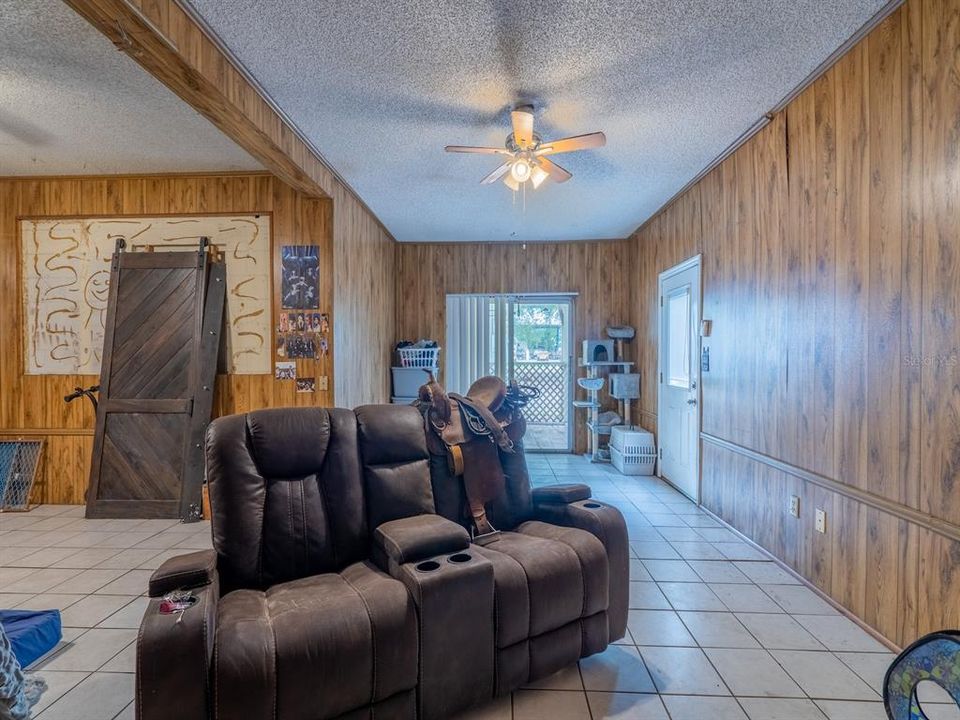 For Sale: $475,000 (2 beds, 1 baths, 1296 Square Feet)