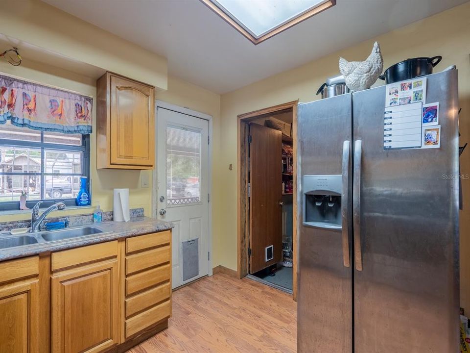 For Sale: $475,000 (2 beds, 1 baths, 1296 Square Feet)