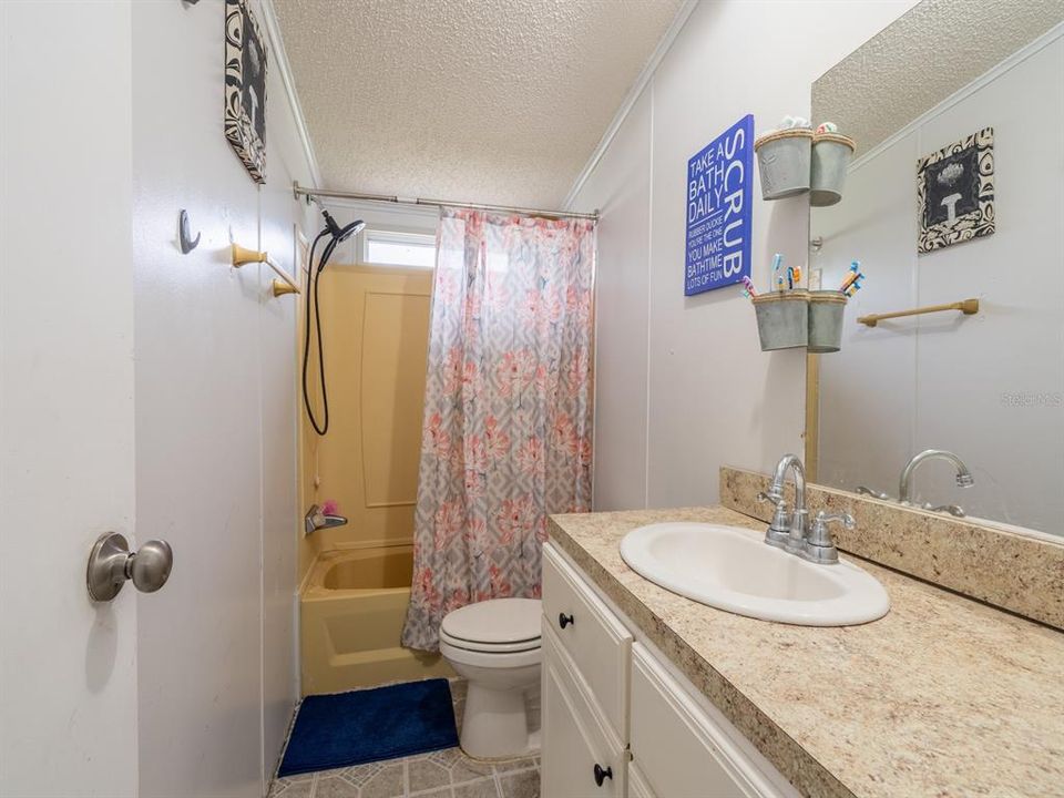 For Sale: $475,000 (2 beds, 1 baths, 1296 Square Feet)