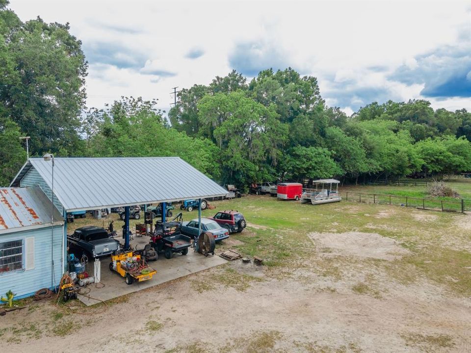 For Sale: $475,000 (2 beds, 1 baths, 1296 Square Feet)