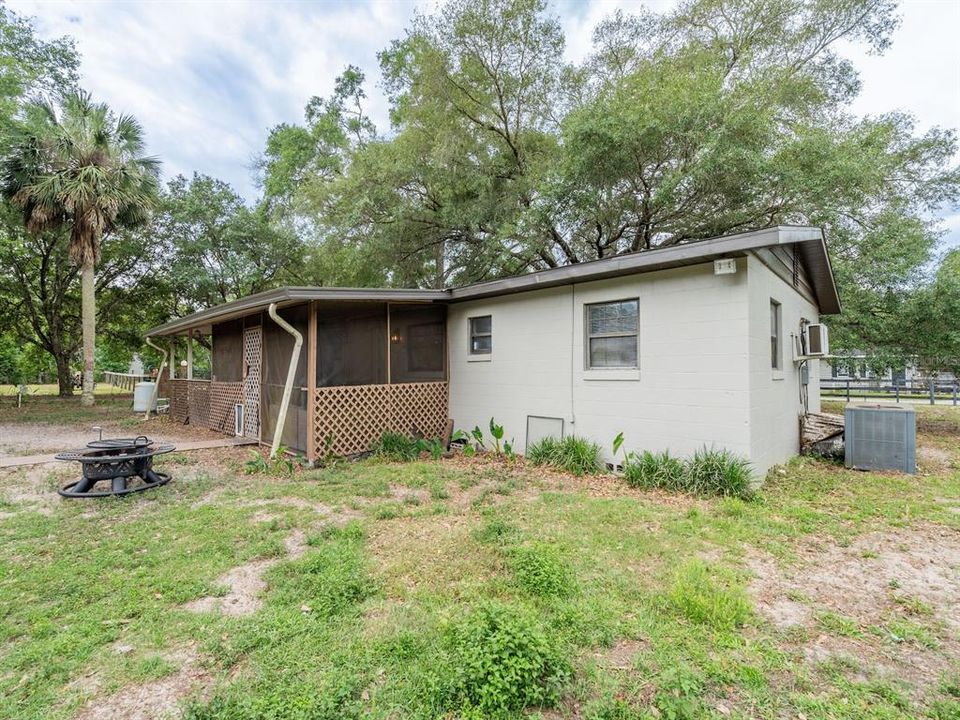 For Sale: $475,000 (2 beds, 1 baths, 1296 Square Feet)
