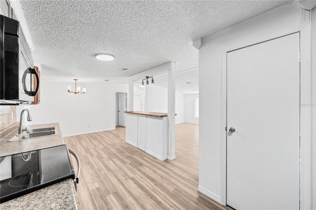For Sale: $179,947 (3 beds, 2 baths, 1188 Square Feet)