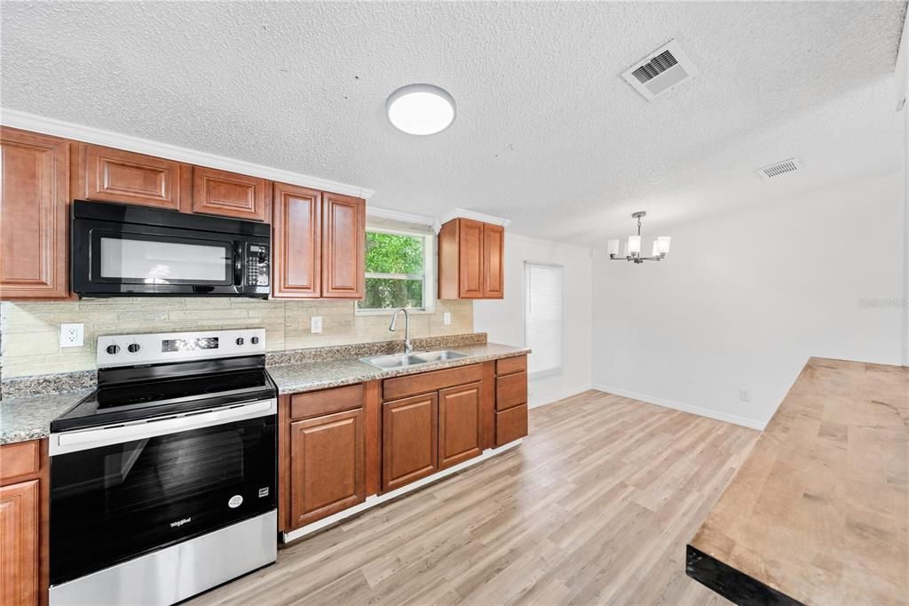 For Sale: $179,947 (3 beds, 2 baths, 1188 Square Feet)