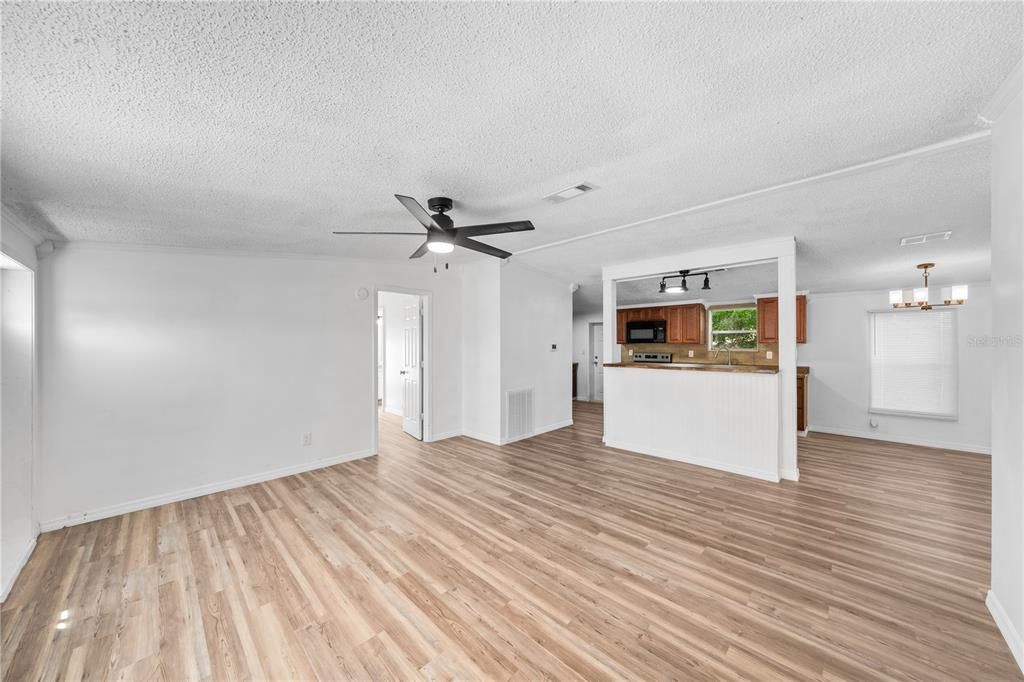 For Sale: $179,947 (3 beds, 2 baths, 1188 Square Feet)