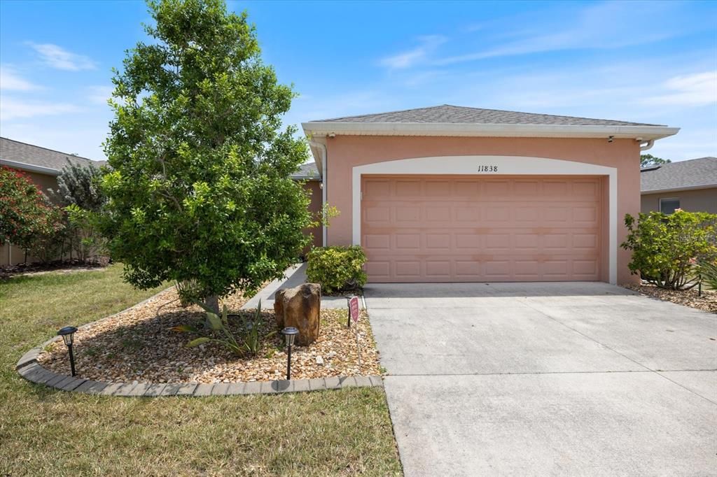 Activo con contrato: $344,999 (3 camas, 2 baños, 1439 Pies cuadrados)