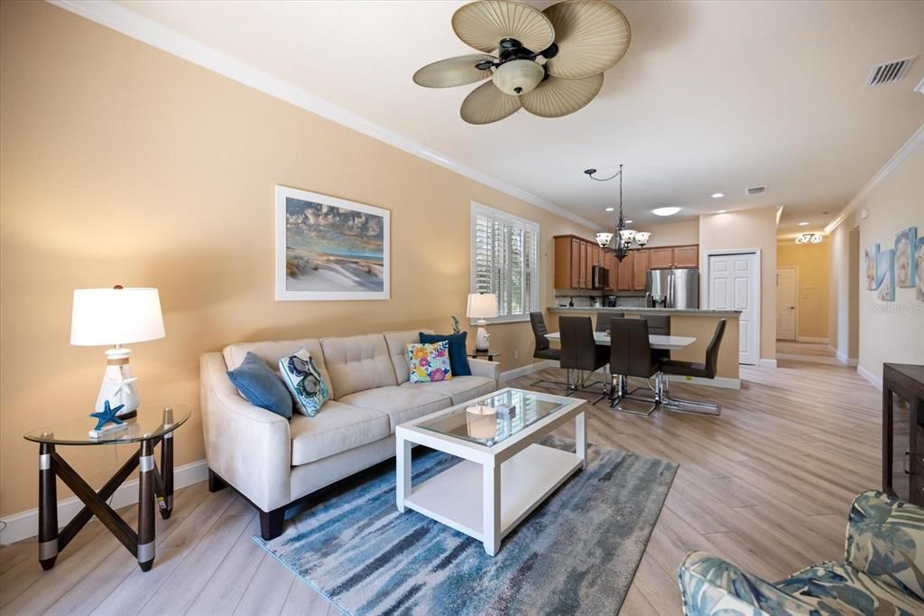 Activo con contrato: $344,999 (3 camas, 2 baños, 1439 Pies cuadrados)