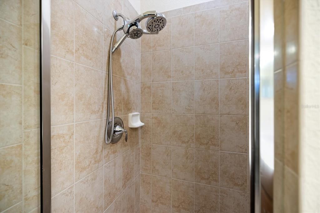 Activo con contrato: $344,999 (3 camas, 2 baños, 1439 Pies cuadrados)