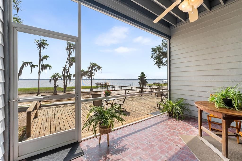 For Sale: $425,000 (2 beds, 2 baths, 1108 Square Feet)