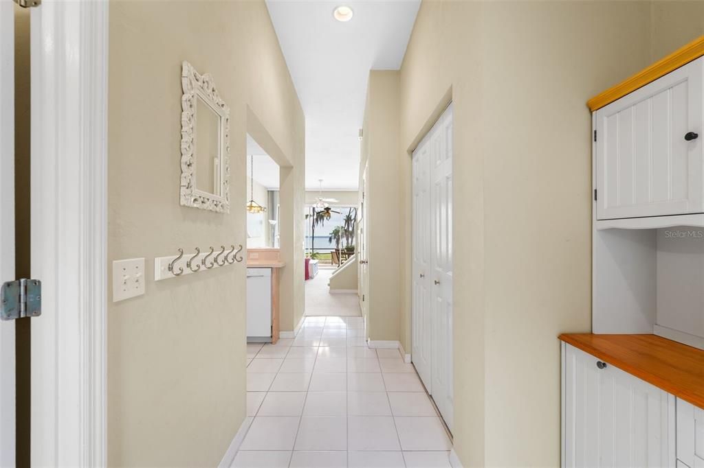 For Sale: $425,000 (2 beds, 2 baths, 1108 Square Feet)
