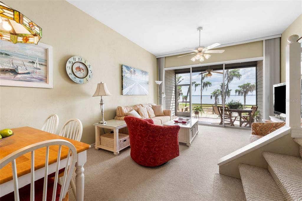 For Sale: $425,000 (2 beds, 2 baths, 1108 Square Feet)