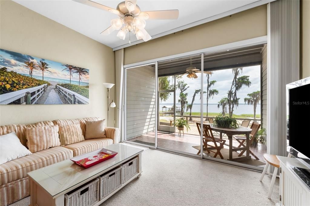 For Sale: $425,000 (2 beds, 2 baths, 1108 Square Feet)