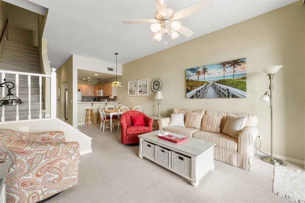 For Sale: $425,000 (2 beds, 2 baths, 1108 Square Feet)