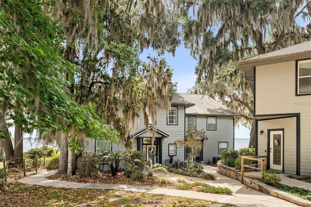 For Sale: $425,000 (2 beds, 2 baths, 1108 Square Feet)