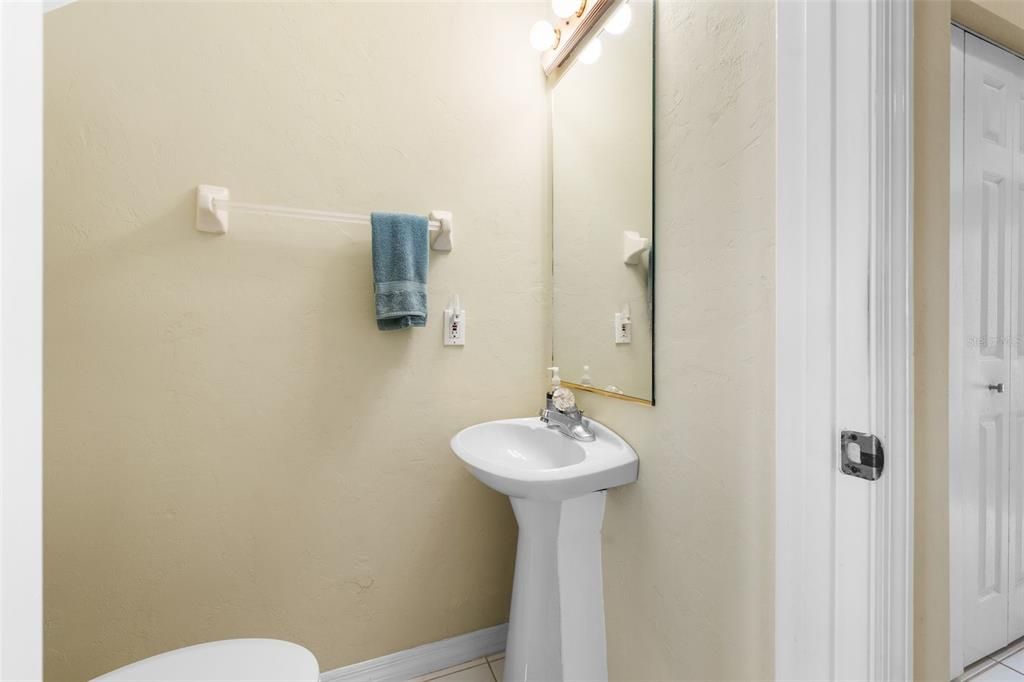 For Sale: $425,000 (2 beds, 2 baths, 1108 Square Feet)