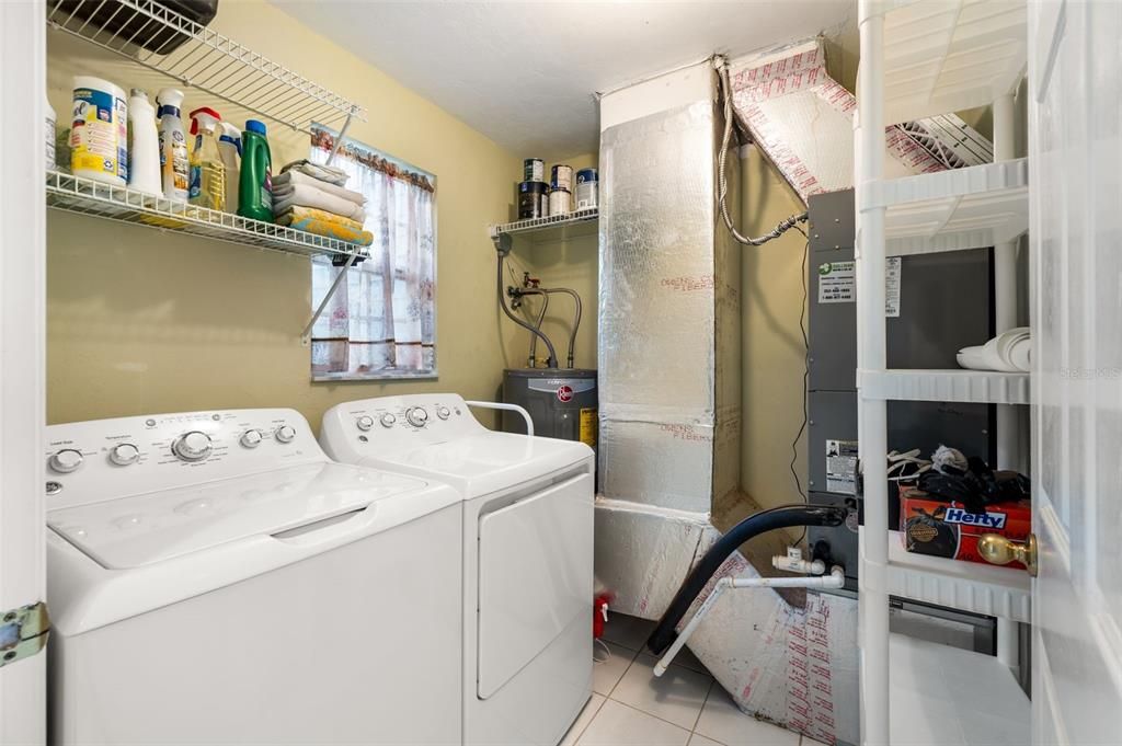 For Sale: $425,000 (2 beds, 2 baths, 1108 Square Feet)