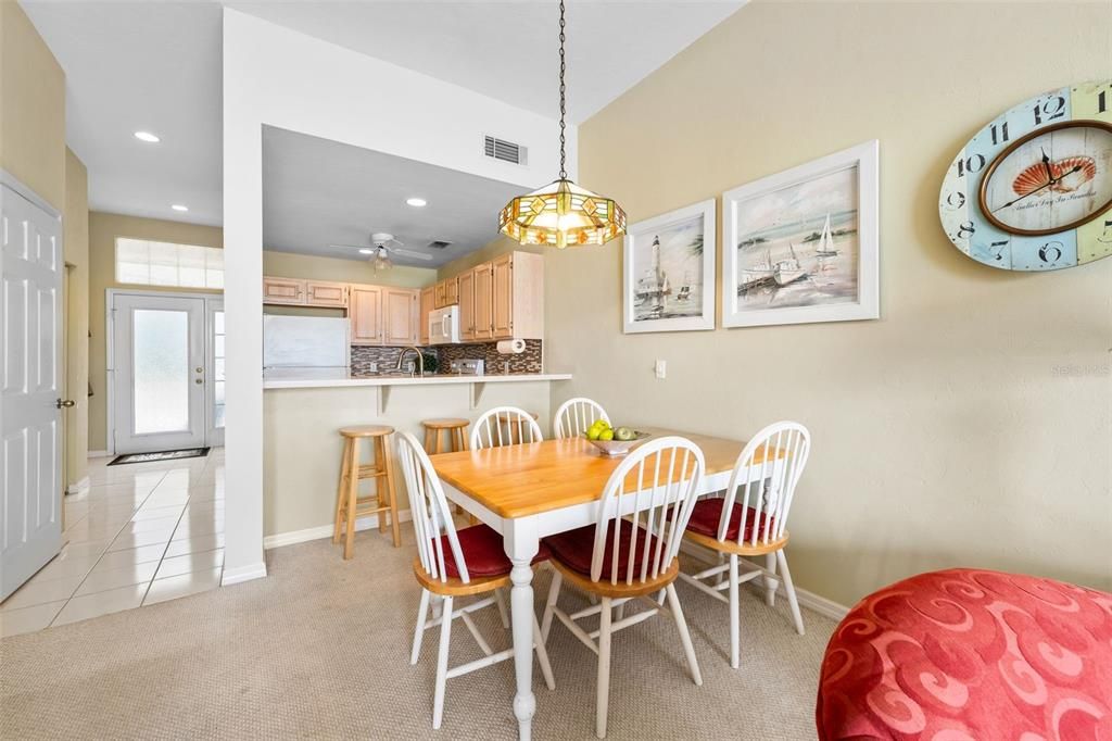 For Sale: $425,000 (2 beds, 2 baths, 1108 Square Feet)