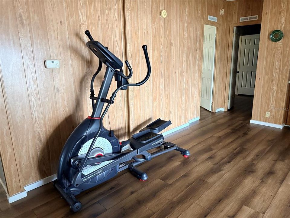 На продажу: $164,999 (2 спален, 2 ванн, 1560 Квадратных фут)