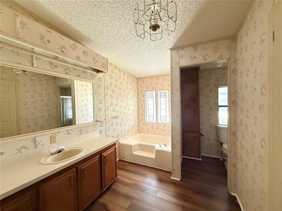 На продажу: $164,999 (2 спален, 2 ванн, 1560 Квадратных фут)