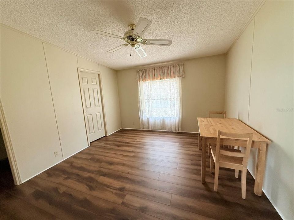На продажу: $164,999 (2 спален, 2 ванн, 1560 Квадратных фут)