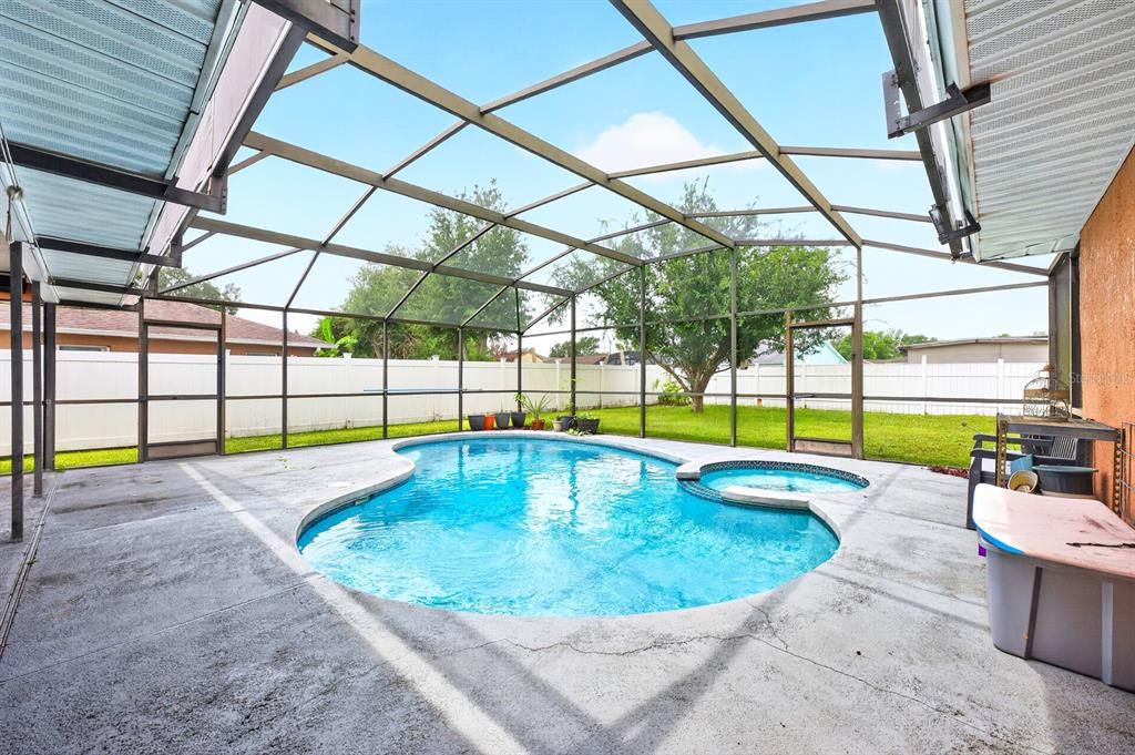 Activo con contrato: $325,000 (3 camas, 2 baños, 1760 Pies cuadrados)
