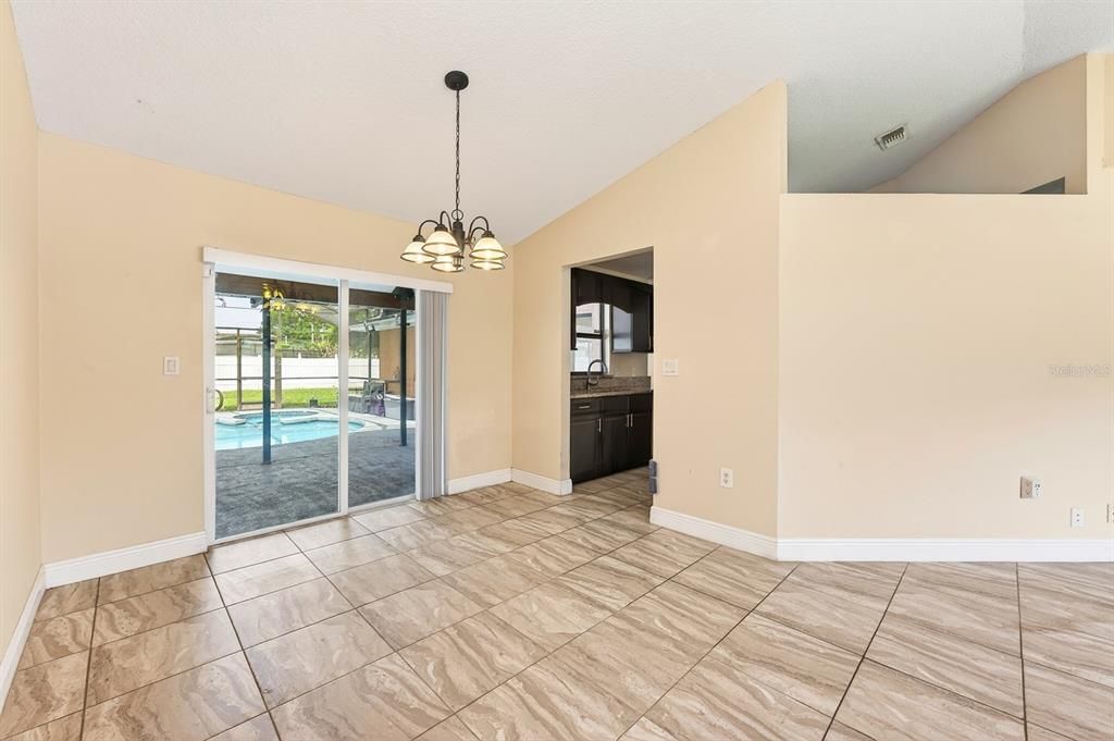 Activo con contrato: $325,000 (3 camas, 2 baños, 1760 Pies cuadrados)