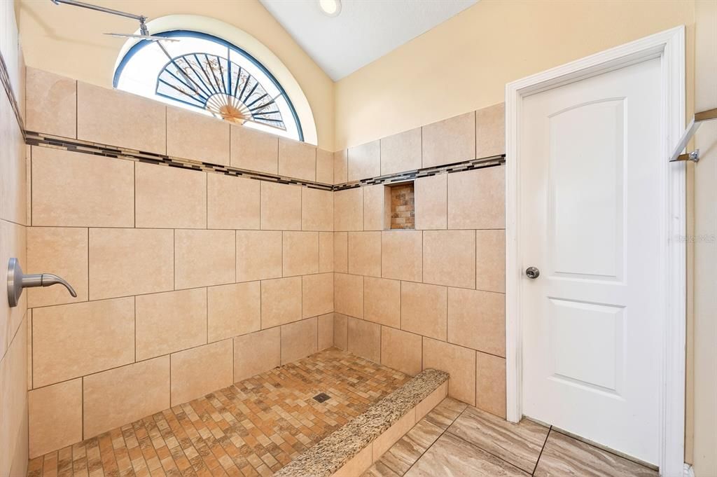 Activo con contrato: $325,000 (3 camas, 2 baños, 1760 Pies cuadrados)