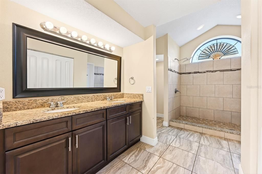 Activo con contrato: $325,000 (3 camas, 2 baños, 1760 Pies cuadrados)