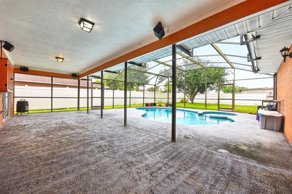 Activo con contrato: $325,000 (3 camas, 2 baños, 1760 Pies cuadrados)