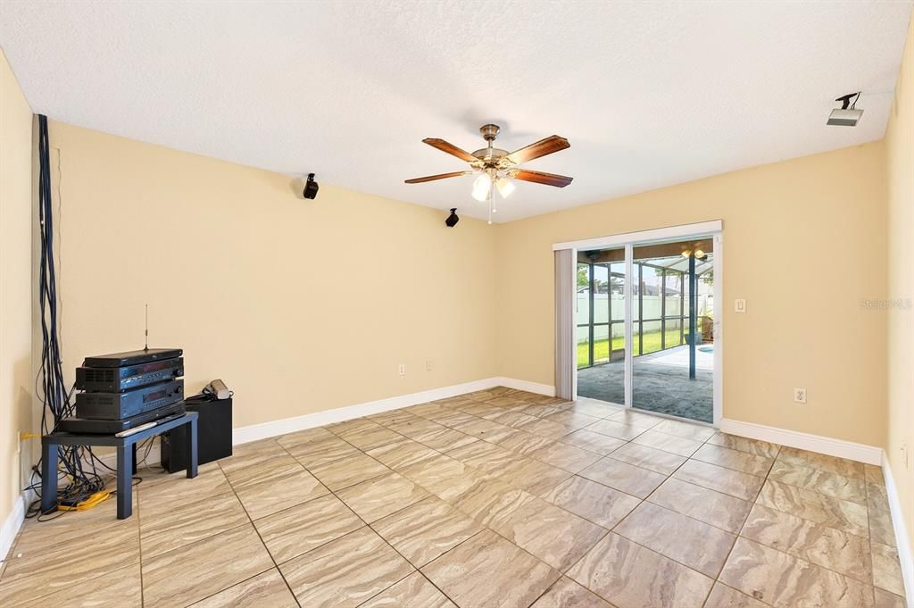 Activo con contrato: $325,000 (3 camas, 2 baños, 1760 Pies cuadrados)