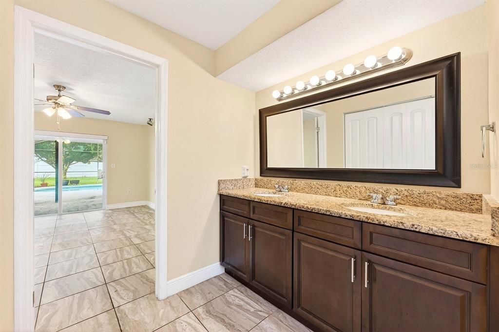 Activo con contrato: $325,000 (3 camas, 2 baños, 1760 Pies cuadrados)