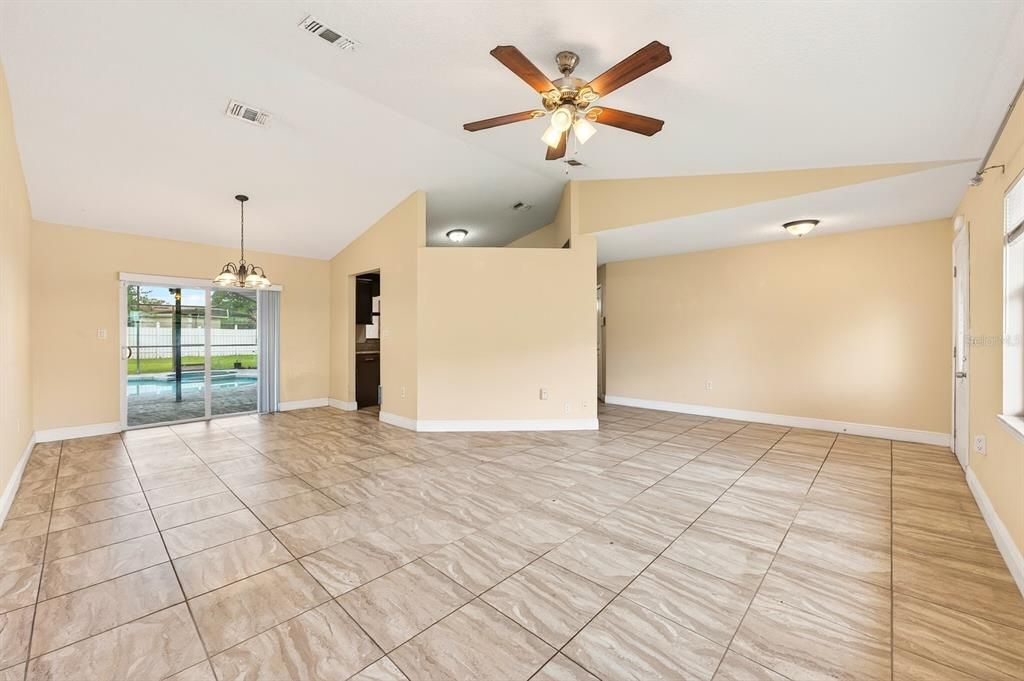 Activo con contrato: $325,000 (3 camas, 2 baños, 1760 Pies cuadrados)
