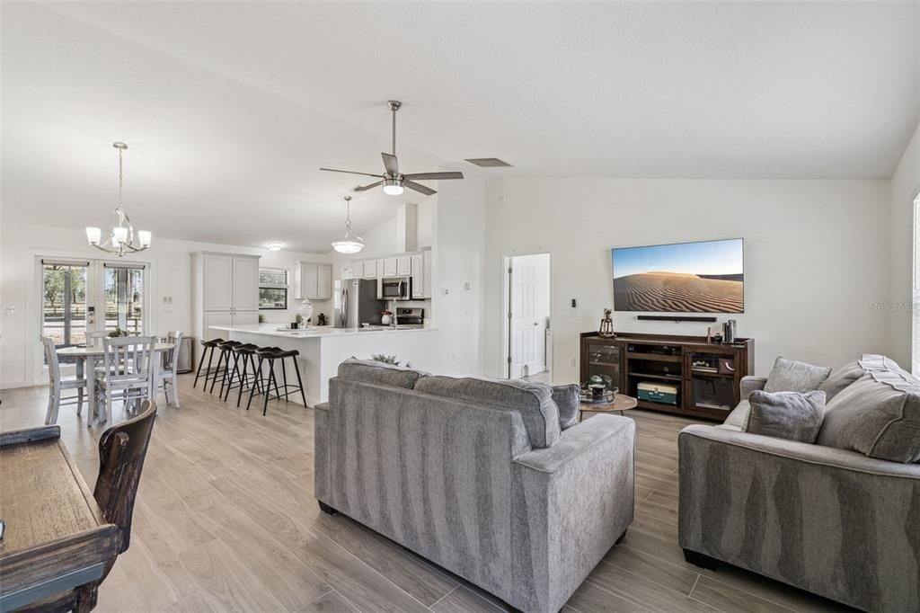 For Sale: $988,000 (3 beds, 2 baths, 1600 Square Feet)