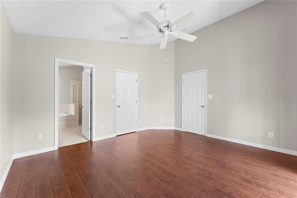 Activo con contrato: $364,500 (3 camas, 2 baños, 1642 Pies cuadrados)
