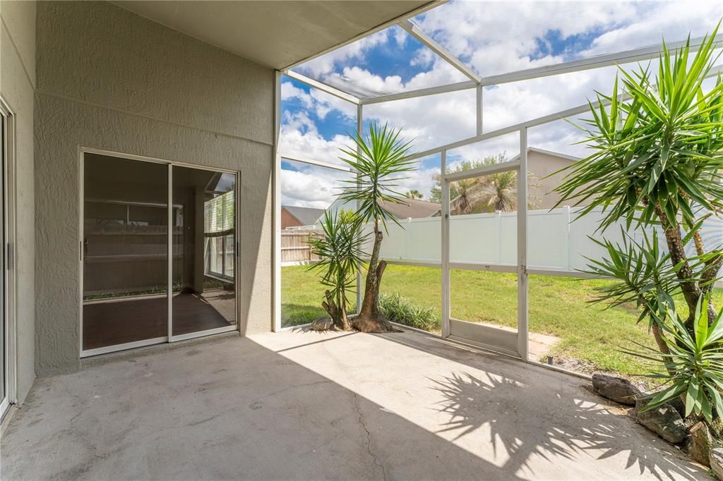Activo con contrato: $364,500 (3 camas, 2 baños, 1642 Pies cuadrados)