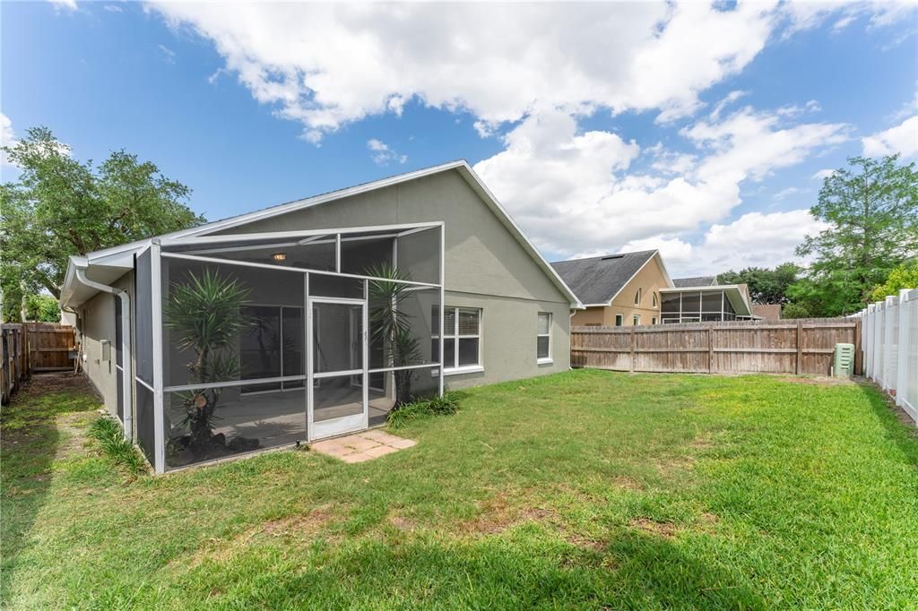 Activo con contrato: $364,500 (3 camas, 2 baños, 1642 Pies cuadrados)