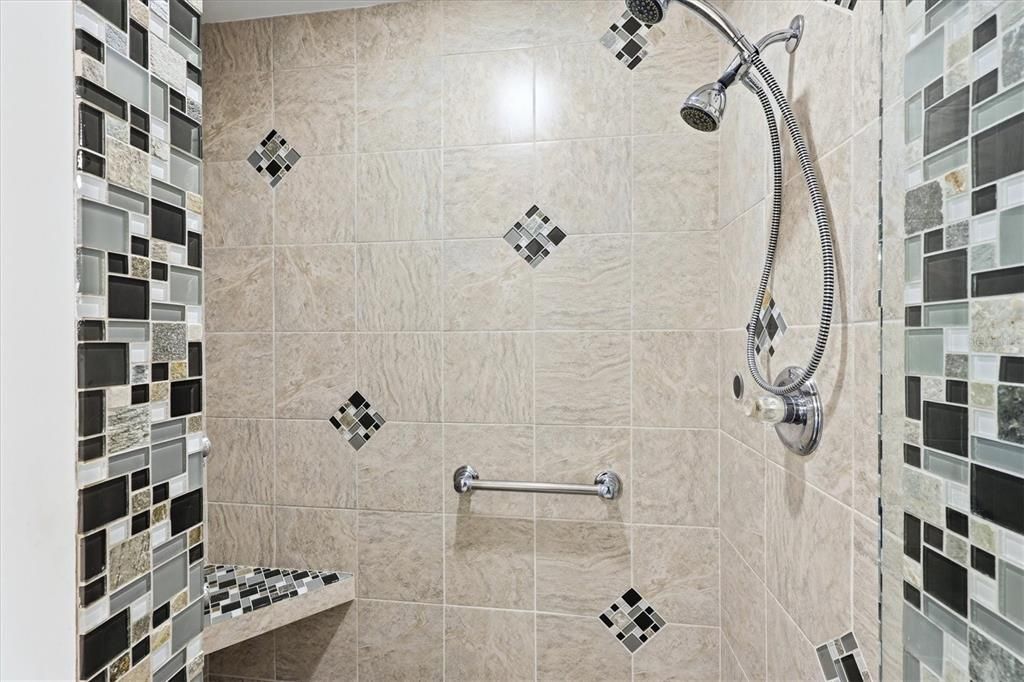 Activo con contrato: $469,000 (2 camas, 2 baños, 1414 Pies cuadrados)
