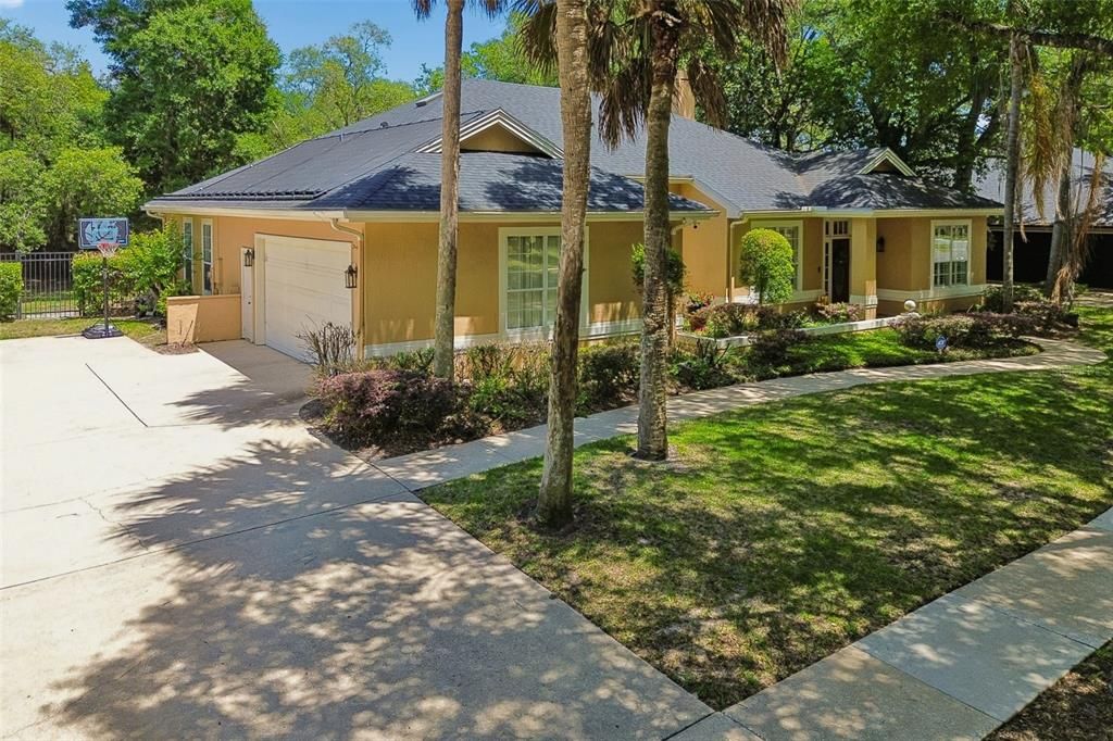 Active With Contract: $714,900 (4 beds, 2 baths, 2233 Square Feet)