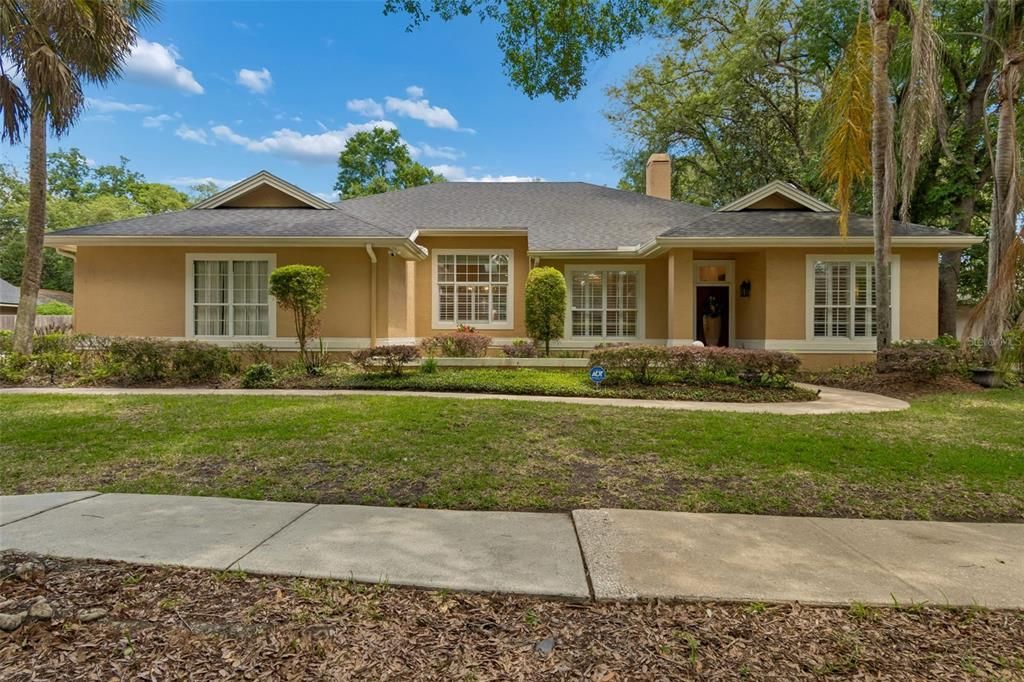 Active With Contract: $714,900 (4 beds, 2 baths, 2233 Square Feet)