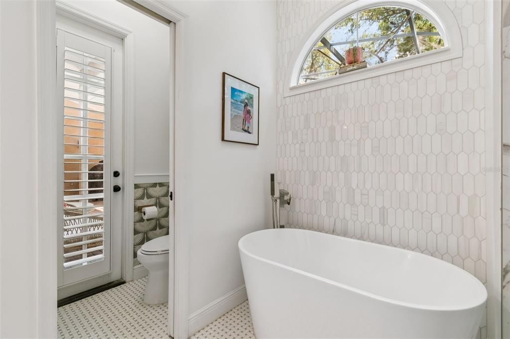 Active With Contract: $714,900 (4 beds, 2 baths, 2233 Square Feet)