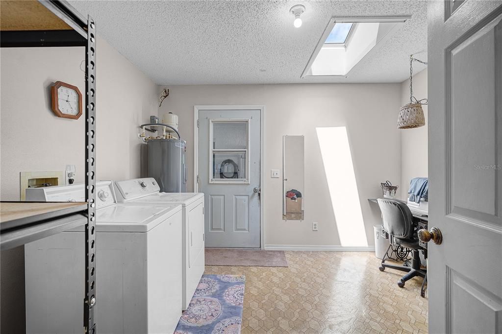 En Venta: $610,000 (3 camas, 2 baños, 2100 Pies cuadrados)