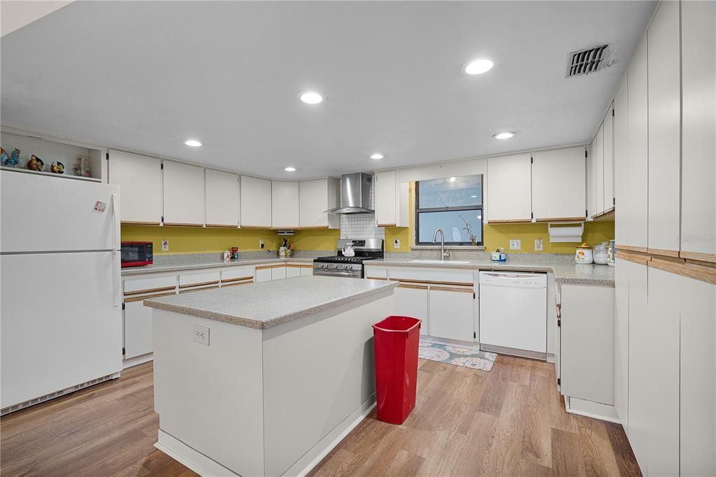 En Venta: $610,000 (3 camas, 2 baños, 2100 Pies cuadrados)