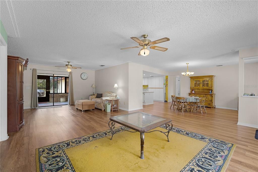 En Venta: $610,000 (3 camas, 2 baños, 2100 Pies cuadrados)