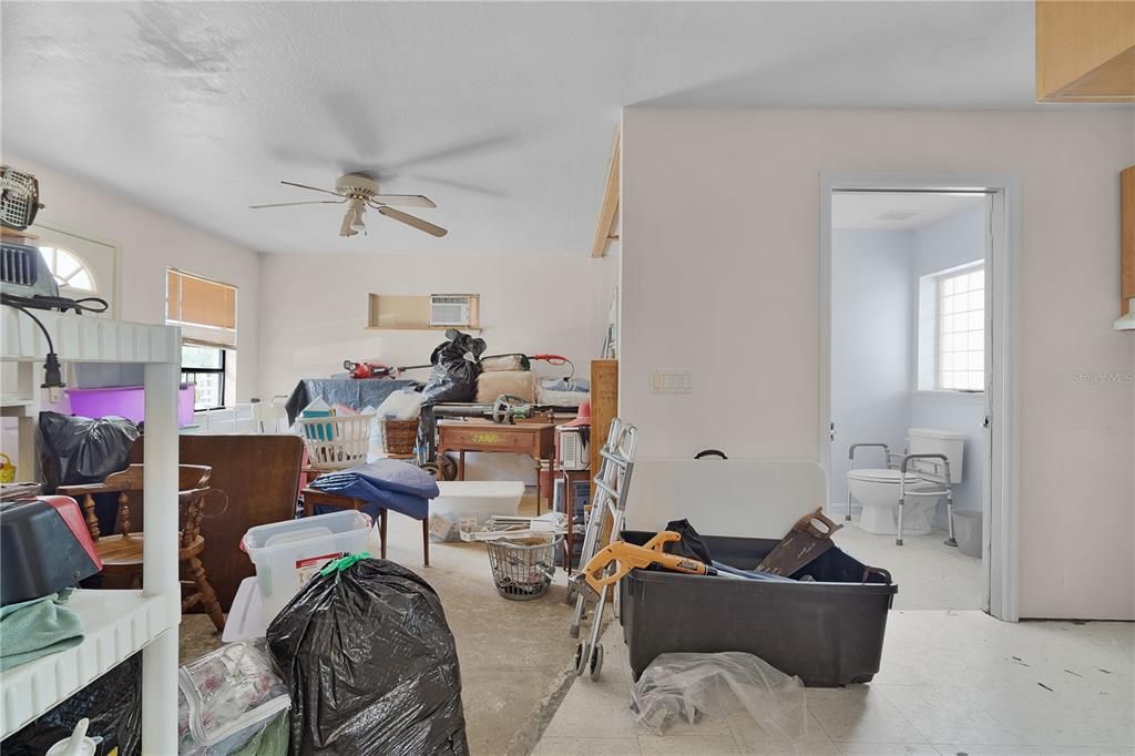 En Venta: $610,000 (3 camas, 2 baños, 2100 Pies cuadrados)