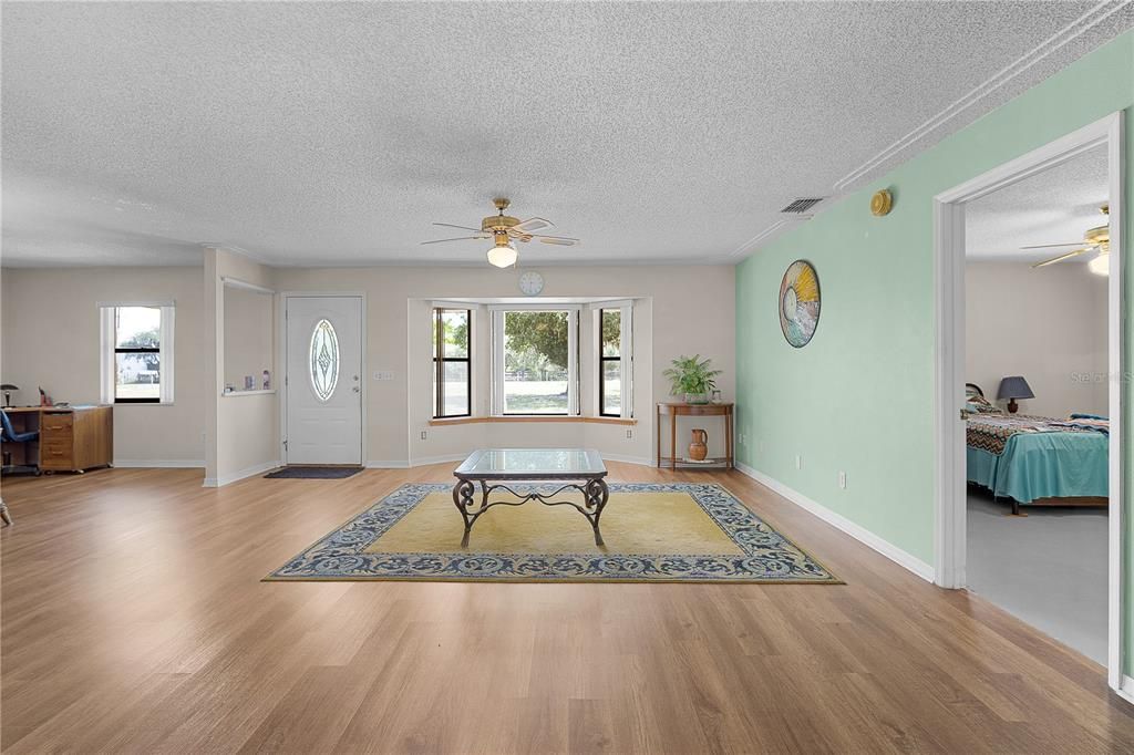 En Venta: $610,000 (3 camas, 2 baños, 2100 Pies cuadrados)