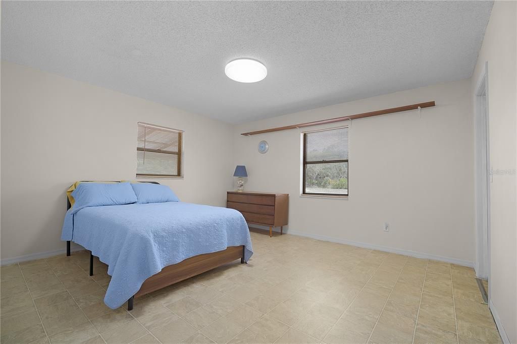 En Venta: $610,000 (3 camas, 2 baños, 2100 Pies cuadrados)