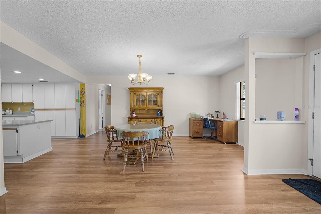 En Venta: $610,000 (3 camas, 2 baños, 2100 Pies cuadrados)