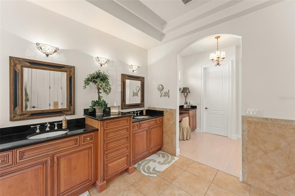 Activo con contrato: $2,125,000 (4 camas, 4 baños, 3751 Pies cuadrados)