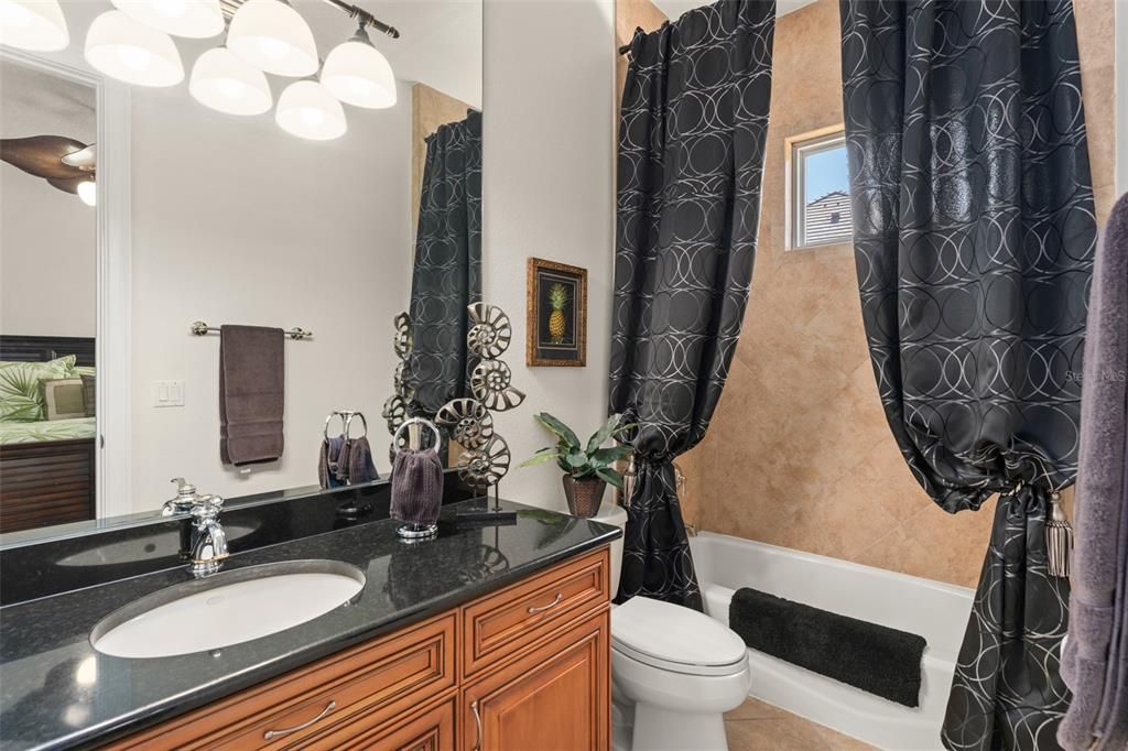 Activo con contrato: $2,125,000 (4 camas, 4 baños, 3751 Pies cuadrados)