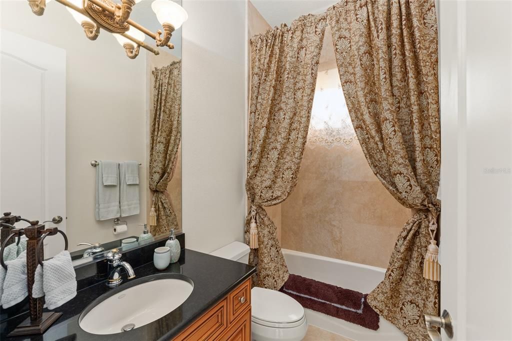 Activo con contrato: $2,125,000 (4 camas, 4 baños, 3751 Pies cuadrados)