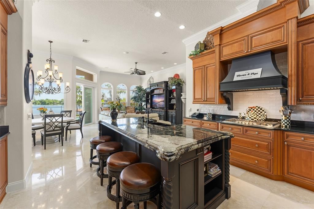 Activo con contrato: $2,125,000 (4 camas, 4 baños, 3751 Pies cuadrados)